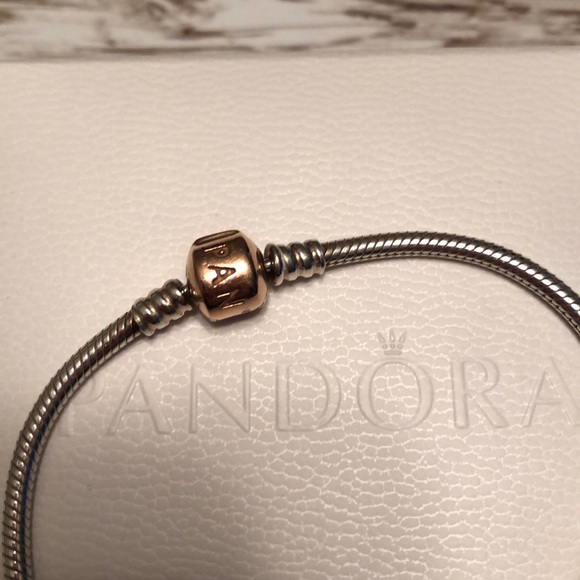 ❌SOLD❌Pandora Silver and Rose Bracelet - Picture 4 of 4
